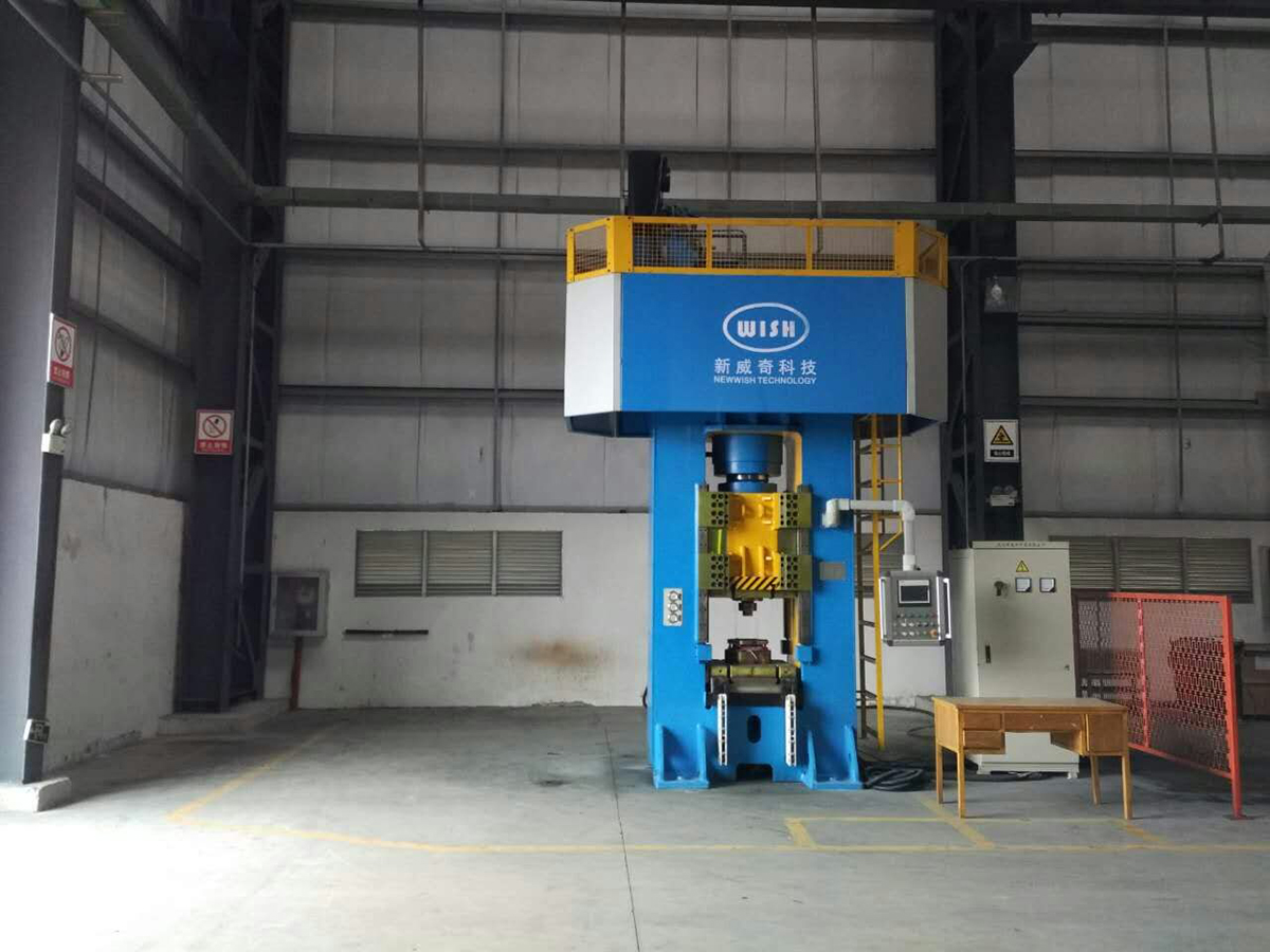 Servo hydraulic press