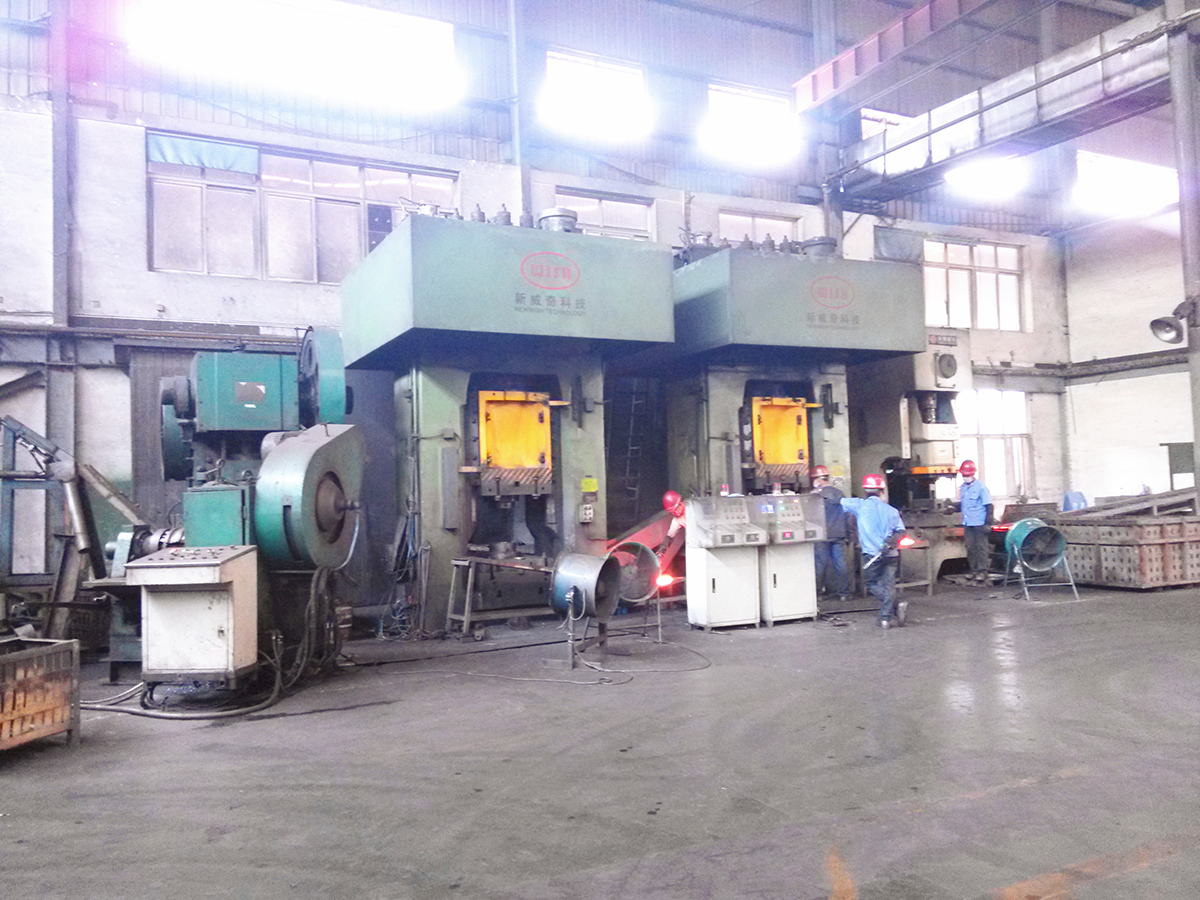 Electric screw press 1000T on site